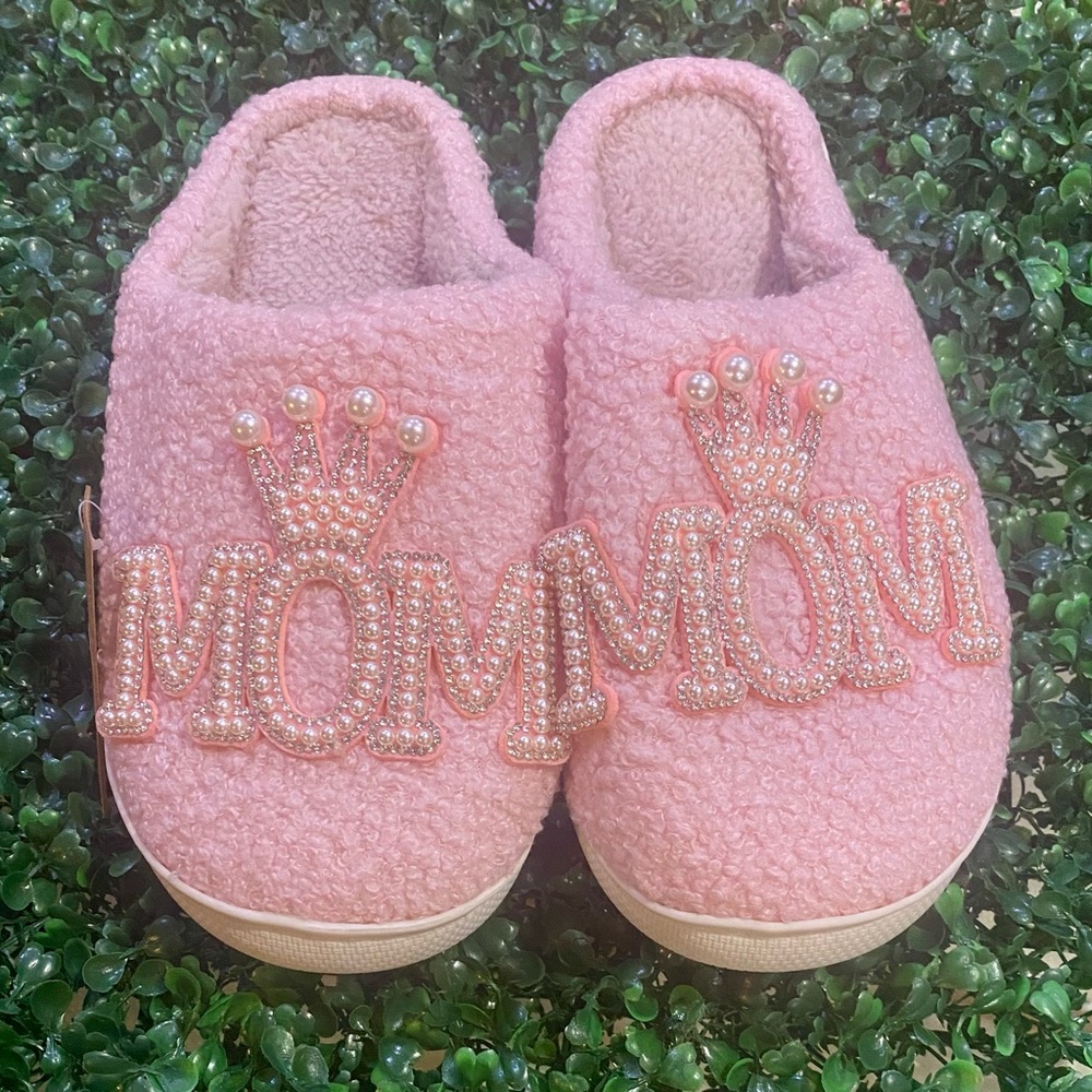 BRAND NEW WITH TAGS Crown MOM Fuzzy Slippers